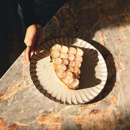 Kai 36 - Hotel Zwischen Fels Und Fluss Graz Zewnętrze zdjęcie A slice of galette des rois