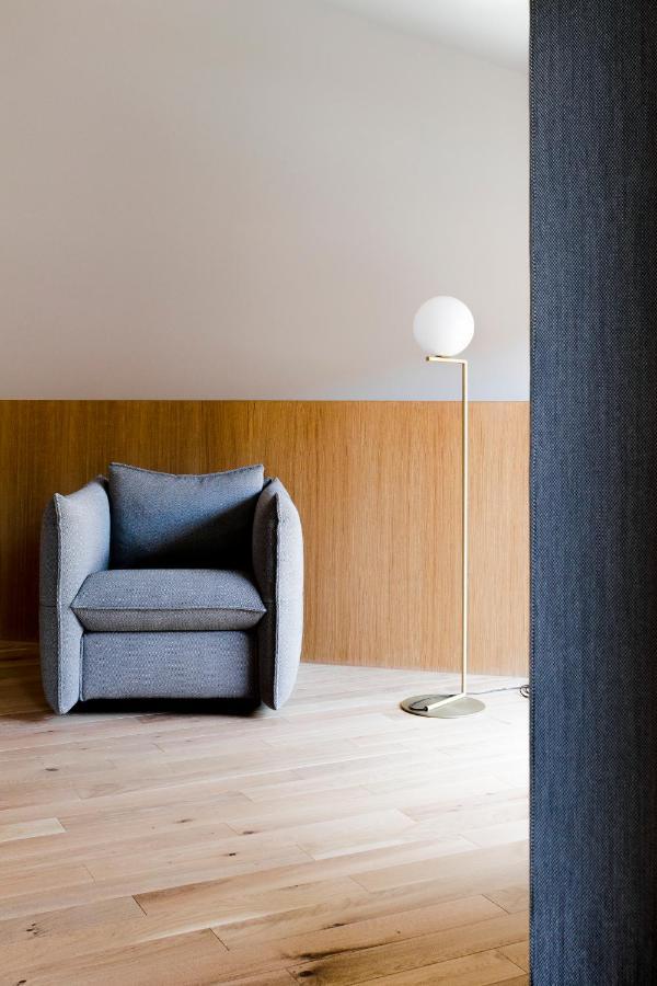 Kai 36 - Hotel Zwischen Fels Und Fluss Graz Zewnętrze zdjęcie Floor lamp