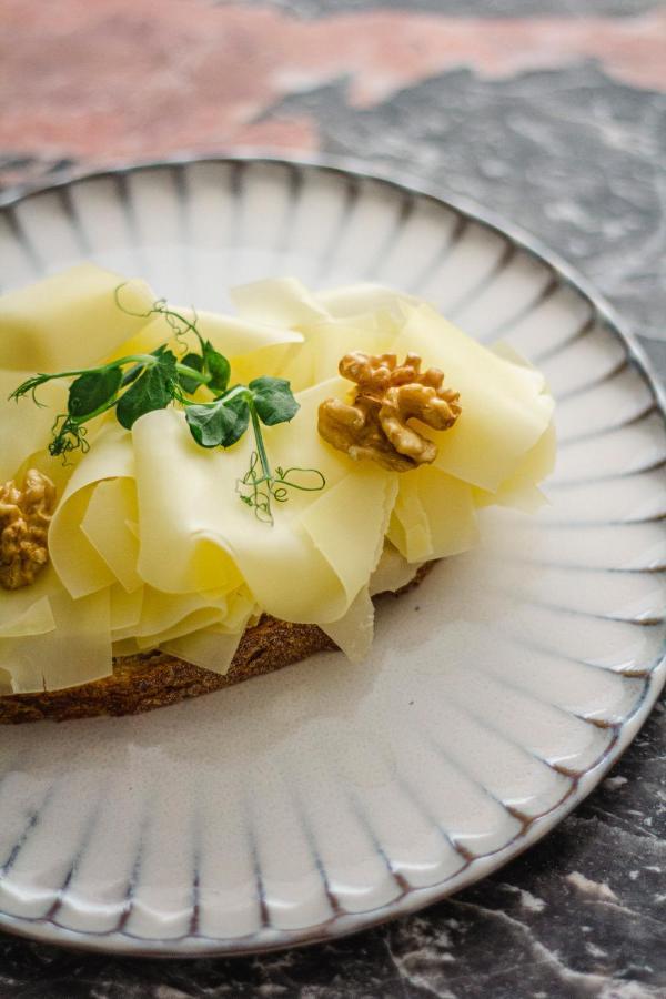 Kai 36 - Hotel Zwischen Fels Und Fluss Graz Zewnętrze zdjęcie Cantal cheese