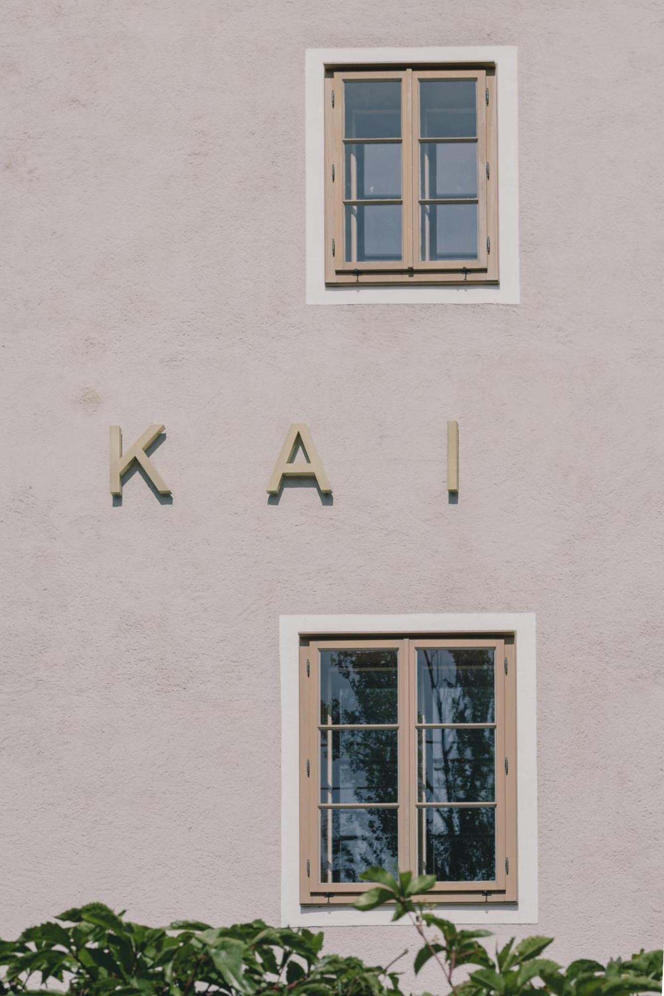Kai 36 - Hotel Zwischen Fels Und Fluss Graz Zewnętrze zdjęcie The name of the house on the wall